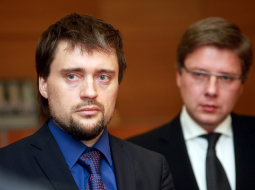 Ingus Vircavs (no kreisās) un Nils Ušakovs. Foto: Ieva Čīka, LETA