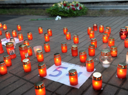 Zolitūdes traģēdijas vietā piemin bojāgājušos. Foto: Ieva Lūka, LETA