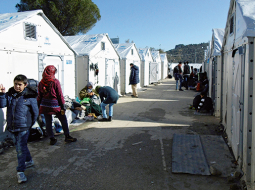 Patvēruma meklētāju un imigrantu nometne Lesbas salā Grieķijā.