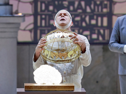 Grāla karaļa Amfortass lomā kanādiešu baritons Džeralds Finlijs.