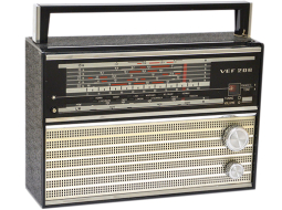 Viens no Latvijas eksponātiem Eiropas Vēstures namā — radioaparāts, kas tika izmantots Atmodas notikumos.