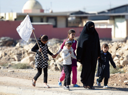 ASV atbalstītā kurdu un arābu kaujinieku alianse Sīrijas demokrātiskie spēki paziņojusi, ka sāk operāciju, lai no Daesh kaujiniekiem atbrīvotu Rakas pilsētu. Savukārt 17. oktobrī Irākas bruņotie spēki ar kurdu zemessardzes Pešmerga atbalstu sāka operāciju, lai atbrīvotu Irākas otro lielāko pilsētu Mosulu. Raka un Mosula ir divas svarīgākās Daesh kontrolē esošās pilsētas.