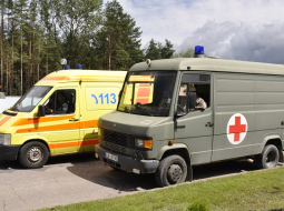 Neatliekamās palīdzības automašīnas pie Daugavpils slimnīcas. Foto: Ivars Soikāns, LETA