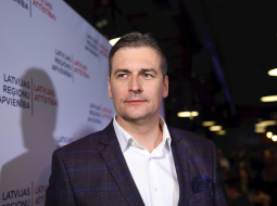 Mārtiņš Bondars atbild uz jautājumiem Rīgas domē. Foto: Edijs Pālens, LETA