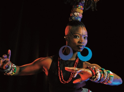 "Grammy" laureāte Dobē Njaorē. Publicitātes foto