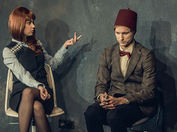 Liama lomā Niklāvs Kurpnieks, Džena — Dārta Daneviča.