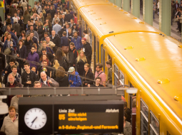 Berlīnes metrostacija "Alexanderplatz". Foto: Kay Nietfeld, DPA/LETA