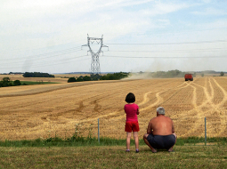 Kadrs no filmas Lielceļa atpūtas vieta.
