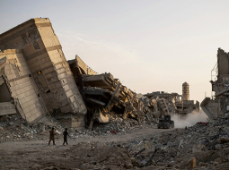 No Daesh atbrīvotā un kaujās izpostītā Irākas ziemeļu pilsētas Mosulas vecpilsēta.