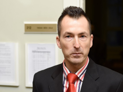 Ģenerālprokuratūras Sevišķi svarīgu lietu izmeklēšanas nodaļas prokurors Māris Leja (no kreisās) un Saeimas deputāts Igors Pimenovs piedalās Saeimas Parlamentārās izmeklēšanas komisijas sēdē.