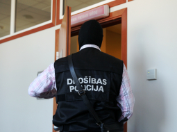 Drošības policijas darbinieks. Foto: Ieva Čīka, LETA
