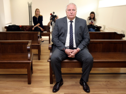 Rīgas brīvostas pārvaldnieks Leonīds Loginovs tiesas sēdē. Foto: Ieva Čīka, LETA.