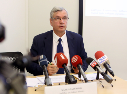 Izglītības un zinātnes ministrs Kārlis Šadurskis. Foto: Sintija Zandersone, LETA.
