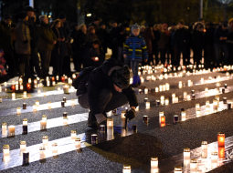 "Rumbulas akcijās" nogalināto ebreju — Latvijas pilsoņu — piemiņas pasākums pie Brīvības pieminekļa. Foto: Ieva Makare, LETA