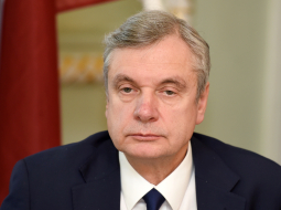 Izglītības un zinātnes ministrs Kārlis Šadurskis (V). Foto: Ieva Makare, LETA.