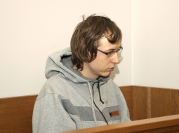 Par dalību Sīrijas konfliktā apsūdzētais Mārtiņš Grīnbergs pirmās instances tiesas sēdē. Foto: Paula Čurkste, LETA