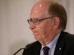 WADA jurists Ričards Maklarens preses konferences laikā Toronto. Foto: Reuters/LETA