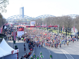 Skrējēji maratona un pusmaratona distancē. Foto: Zane Bitere, LETA