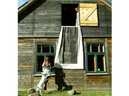 Ieva Maurīte, Arnis Martinelli un viņu vecā zvejniekmāja.