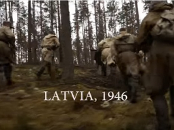 Kadrs no NATO filmas par mežabrāļiem.