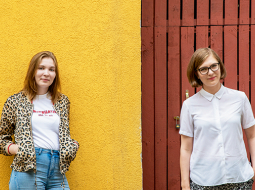 Latvijas Radio žurnālistes Anna Štefane (pa kreisi) un Ksenija Koļesņikova.