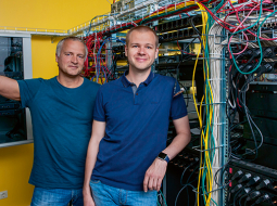 LETA Inovāciju laboratorijas vadītājs Latvijas Universitātes profesors Guntis Bārzdiņš (pa kreisi) un datorzinātņu doktors Renārs Liepiņš.