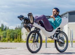 Lai savu izgudrojumu testētu, Fricis ar elektrovelosipēdu Boa brauc arī ikdienā. Ar uzlādētu velosipēdu var nobraukt 50 kilometru.