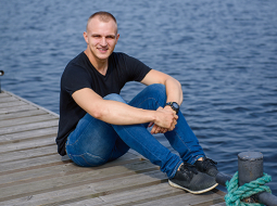 NBS karavīrs Ulvis Šulcs nopeldēja no Jelgavas līdz Lielupes ietekai jūrā. Tā bija viņa privāta iniciatīva, ko viņš paveica 44 stundās.