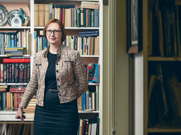 «Cik Rīgā ir grāmatu antikvariātu? Trīsarpus. Patiesībā nepiedodami maz valsts galvaspilsētai,» saka Gunas grāmatu īpašniece Guna Zelmene.