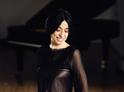 Pina Napolitano. Publicitātes foto