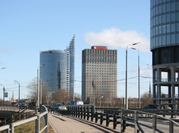Preses nams un "Swedbank" ēka Ķīpsalā. Foto: Rebeka Žeire, LETA