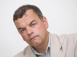 Lielbritānijas princis Viljams ar savu jauno sievu Ketrīnu medusmēnesi pavadīs Seišelu salās, atsaucoties uz neoficiāliem avotiem, ziņo britu prese. 28 gadus vecais princis, kurš pēc sava tēva prinča Čārlza ir otrais pretendents uz Lielbritānijas troni, piektdien Londonā salaulājās ar savu ilggadējo draudzeni 29 gadus veco Katrīnu Midltoni. Foto — AFP/LETA