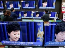 Dienvidkorejas prezidente Paka Gunjhe saka uzrunu iedzīvotājiem 2016. gadā. Foto: Kim Hong-Ji, Reuters/LETA