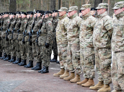 NATO karaspēks. Foto: Agencja Gazeta, REUTERS/LETA.