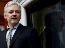 Vietnes "WikiLeaks" dibinātājs Džūljens Asanžs. Foto: PETER NICHOLLS, REUTERS/LETA