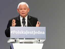 Jaroslavs Kačiņskis savas partijas Likums un taisnīgums kongresā jūlija sākumā.