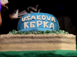 ''Saskaņas'' vēlēšanu nakts svinību torte Spīķeros. Foto: Evija Trifanova, LETA