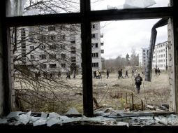 Bijusī Skrundas lokatora militārā pilsētiņa tagad jau ilgus gadus ir tukša un pamesta. Foto: Reuters/LETA