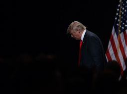 Donalds Tramps tiekas ar Milvoku šerifu. Foto: AP/LETA