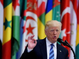 ASV prezidents Donalds Tramps arābu valstu un islāma līderu un Amerikas samitā. Foto: AFP-LETA