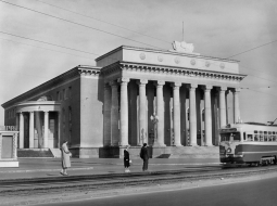VEF Kultūras pils Rīgā, 1960. gadu sākums. Foto: autors nezināms, Toma Zariņa privātais arhīvs.