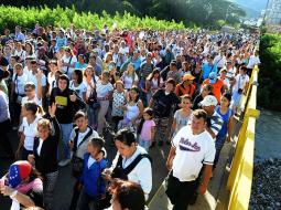 Venecuēlieši Kukutā dodas pāri robežai iepirkties. Foto: AFP/LETA