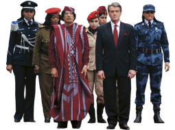 Muamars Kadāfi ar savu miesassardžu svītu vizītē pie Ukrainas prezidenta Viktora Juščenko 2008.gadā.