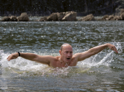 Bijušais un, visticamāk, arī nākamais Krievijas prezidents Vladimirs Putins (7.oktobrī paliks 59) atvaļinājuma laikā Sibīrijas dienvidos.