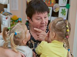 «Bērnunams nav tā sliktākā vieta šiem bērniem,» pārliecināta ir bērnunama Priedīte vadītāja Ludmila Smikova.
Foto — Jānis Pipars, Picture Agency