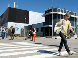 Nokia rūpnīca Somijas dienvidrietumu pilsētā Salo ir pēdējā lielākā mobilo tālruņu ražotne Eiropā. Taču arī tā septembrī tiks slēgta un darbu zaudēs pēdējie 850 rūpnīcas darbinieki.