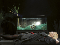 Izsmalcinātā aktrise Lisa Lindmā ir viena no izrādes galvenās varones — Hedas Gableres — atveidotājām. Publicitātes foto