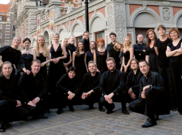 25 mūziķu vidū visus šos gadus aptuveni vienādā skaitā bijuši latvieši un lietuvieši, trīs, četri igauņi, arī pa kādam krievam un ukrainim.