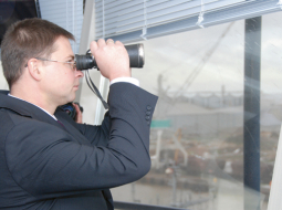 Ministru prezidents Valdis Dombrovskis uzskata, ka «Latvijas interesēs ir 2014.gadā pievienoties spēcīgai un stabilai eirozonai».