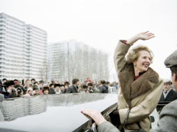 Mārgareta Tečere vizītē Maskavā 1987.gada martā — divus gadus pēc Mihaila Gorbačova stāšanās PSRS vadītāja amatā.